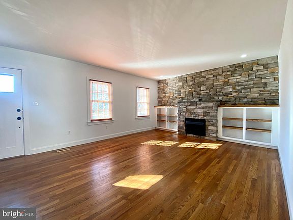 2nd image of 414 Trippe Ave