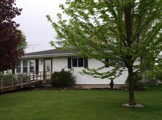 1230 E Scott St, Omro, WI 54963