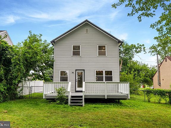 2nd image of 200 Maple St