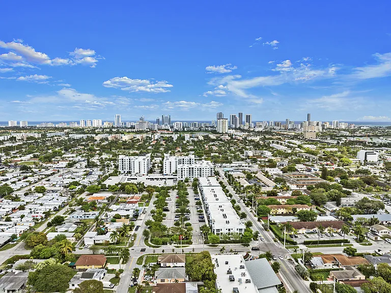 ArtSquare at Hallandale — Photo 43