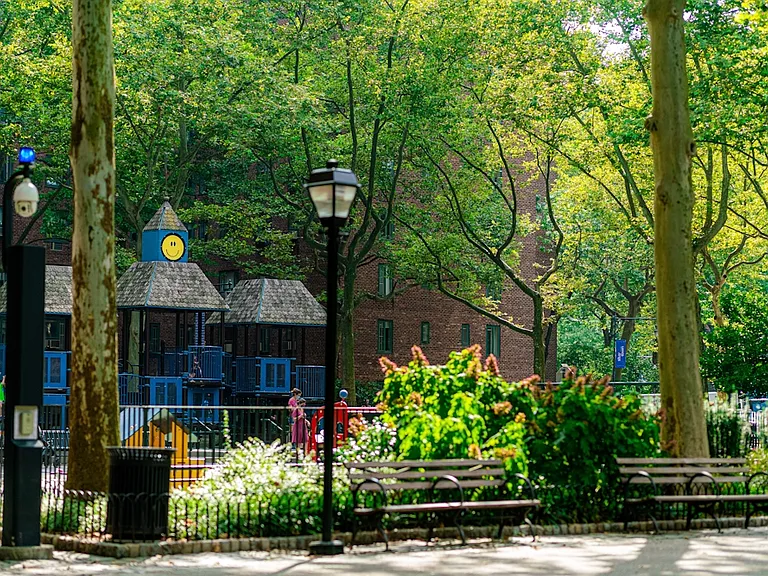 7 Stuyvesant Oval #4C — Photo 16