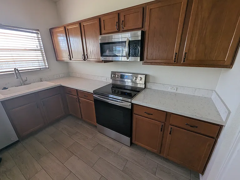 18105 Maxa Dr — Photo 5