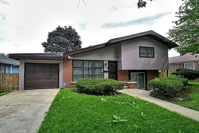 15319 Meadow Ln photo 1
