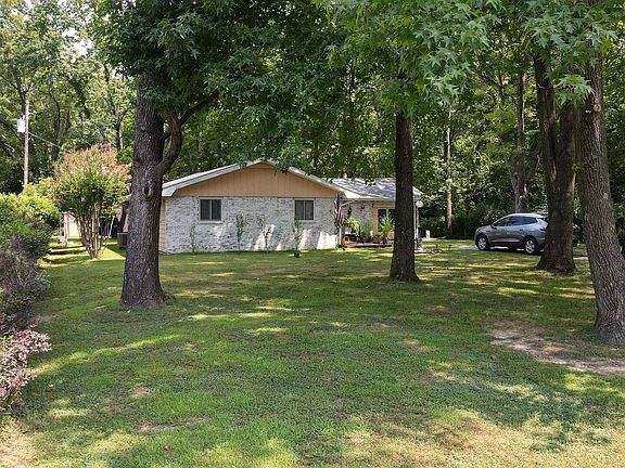 3rd image of 909 North Rd