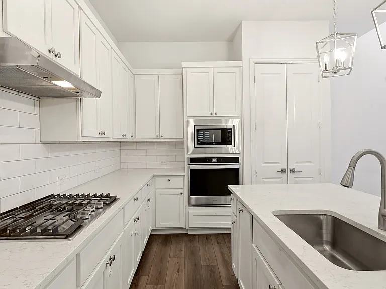 239 Goodson Dr — Photo 3