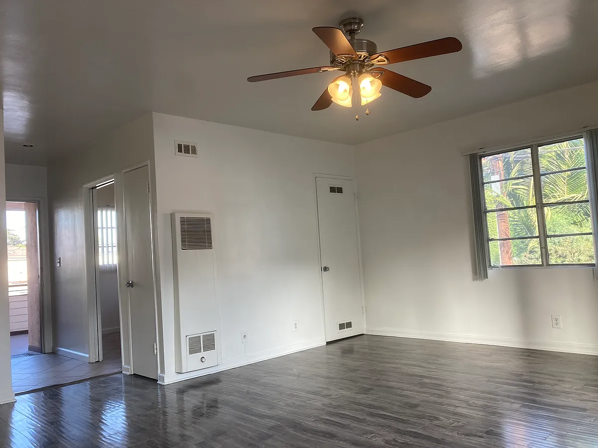 Building Photo - 4228 Degnan Blvd #F