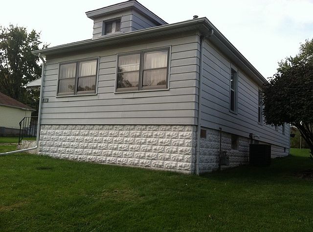2nd image of 1817 N Hickory St