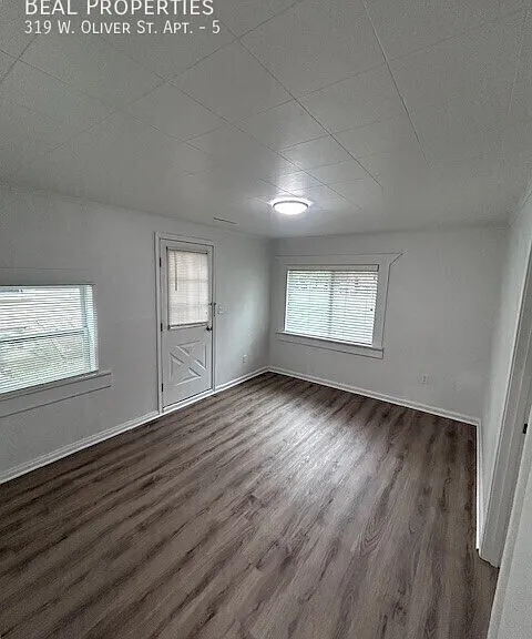 319 W Oliver St #5 — Photo 6