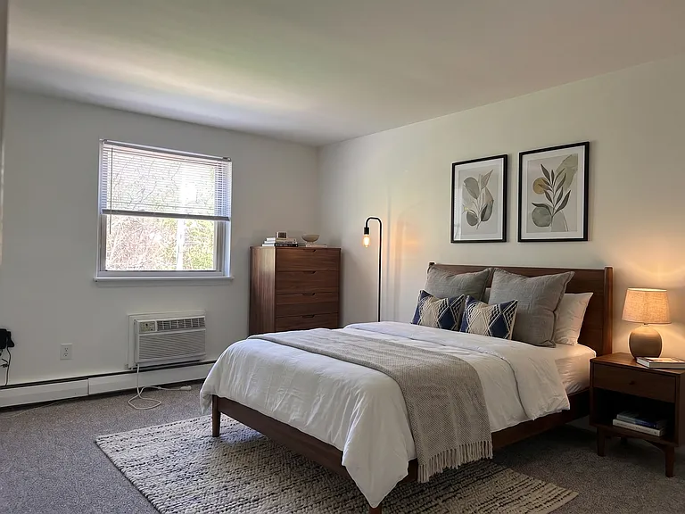 Parkside Manor Apartments — Photo 38