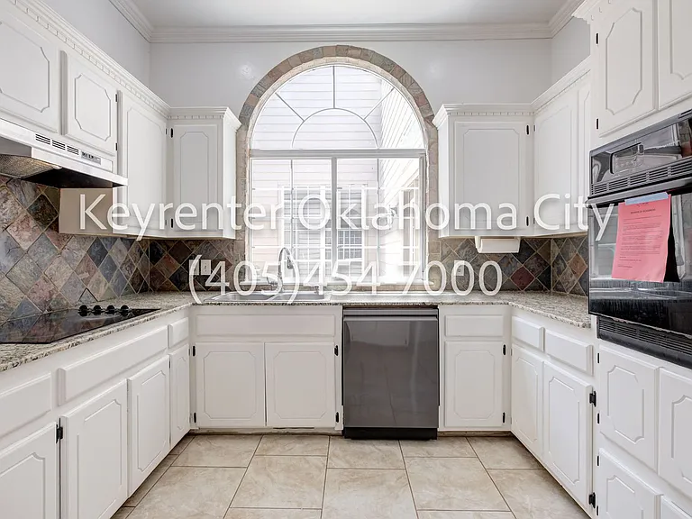 12100 Blueway Ave — Photo 10