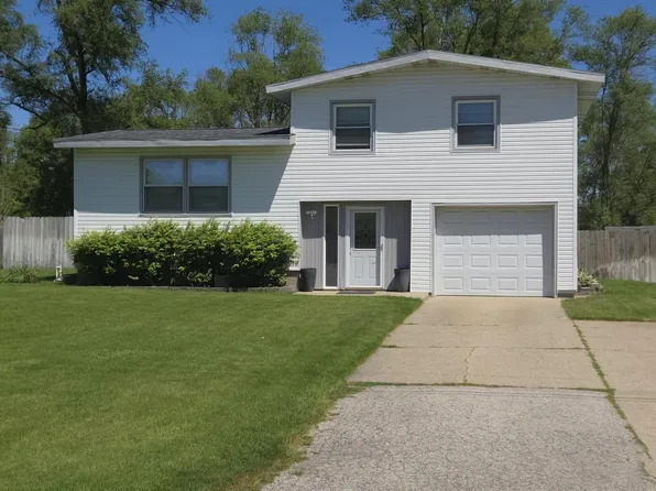 1852 Oak Park Dr, Muskegon, MI 49442