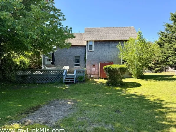 19 Perkins Ave, Oak Bluffs, MA 02557