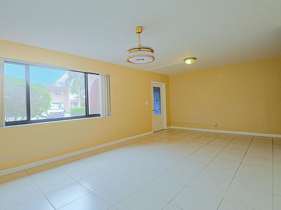 3rd image of 34 Seville Circle #4-50