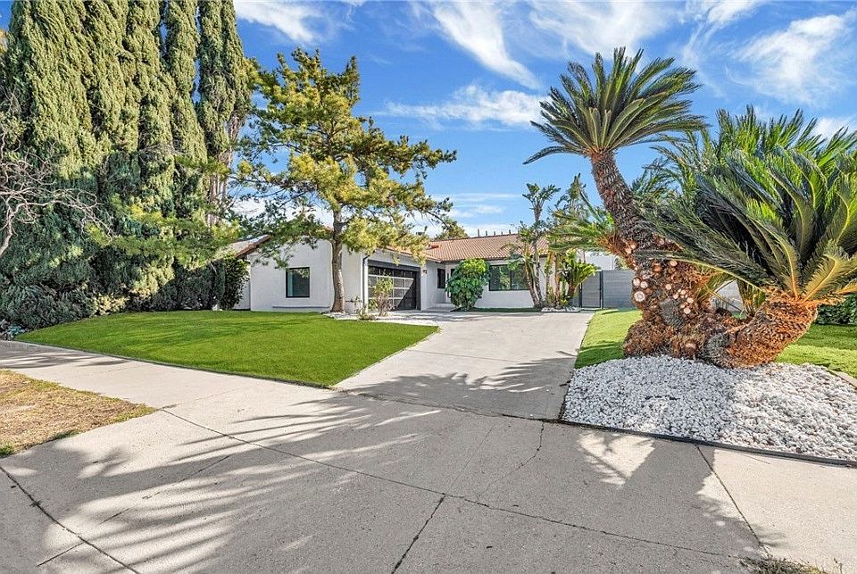 1st image of 12272 Woodley Ave