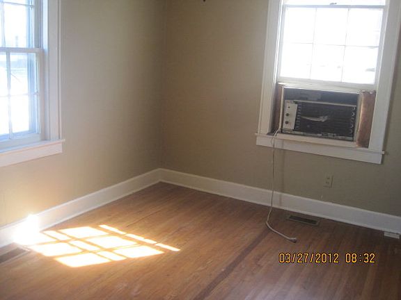 4th image of 900 E 21st St