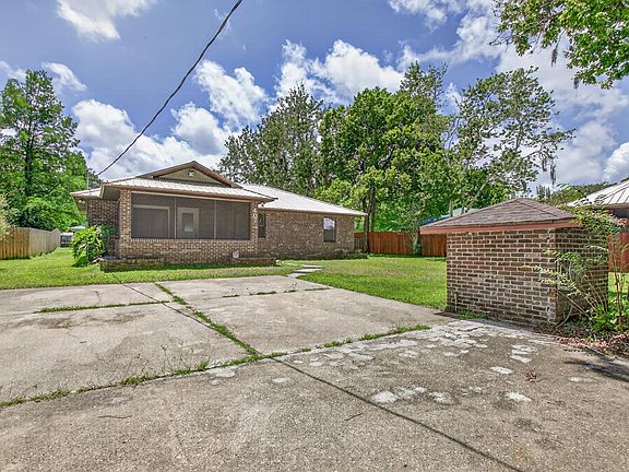 3rd image of 407 Pomont Ave