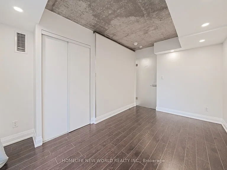 1029 King St W #1020 — Photo 11