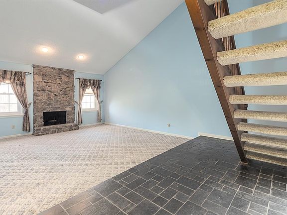 5th image of 1675 S Ravenhill Dr #19