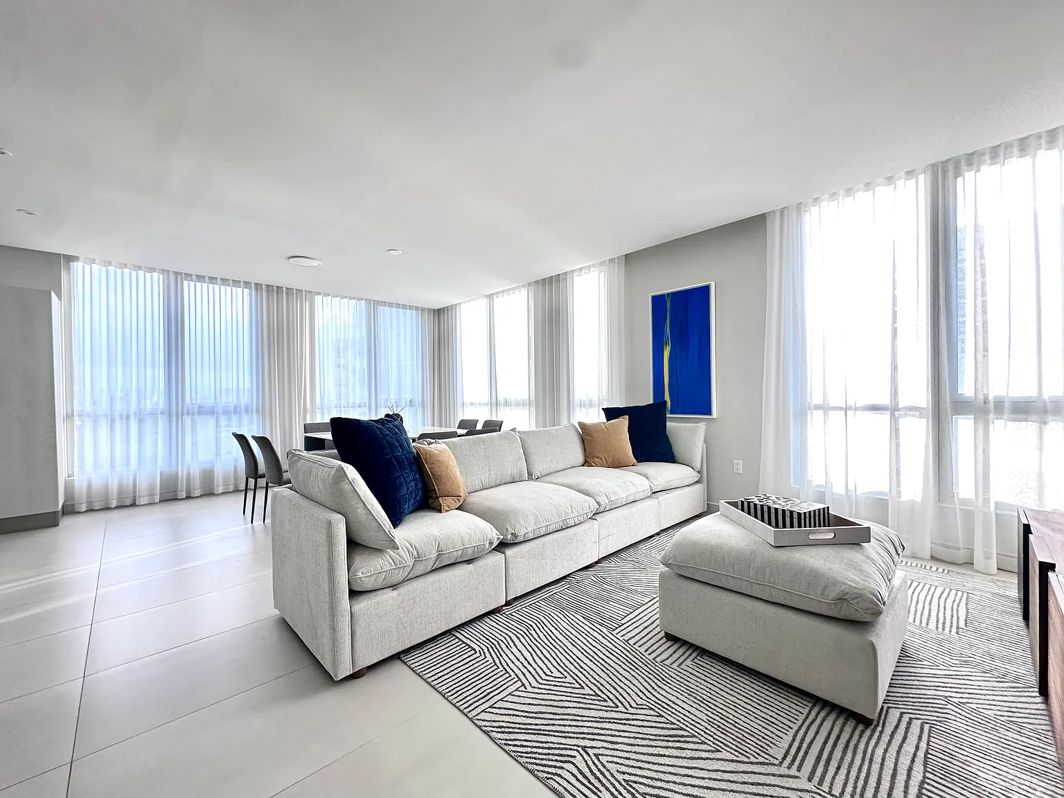 2 bed, 2.5 bath, 1400 sqft, $10,000 — Photo 3