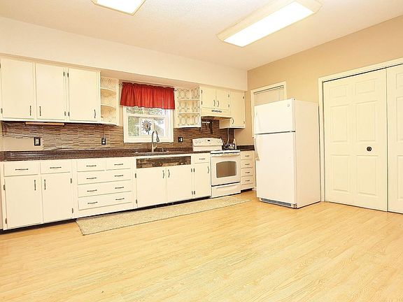 5th image of 535 N Main St