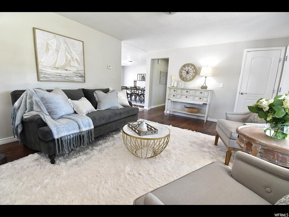 Front Rm & Coat Closet
