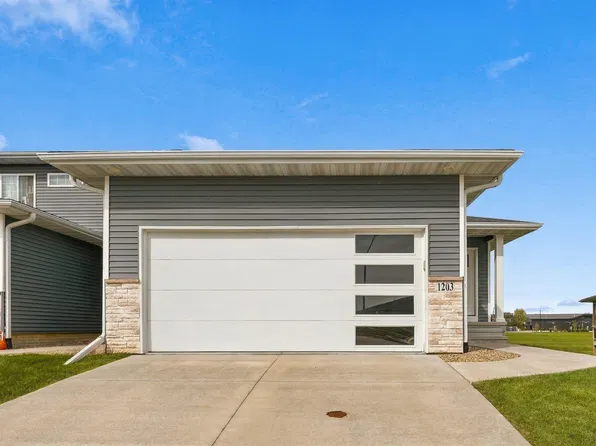 1203 Loren Dr, Cedar Falls, IA 50613