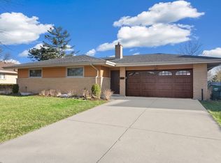 213 E Edgemont Ln, Park Ridge, IL 60068