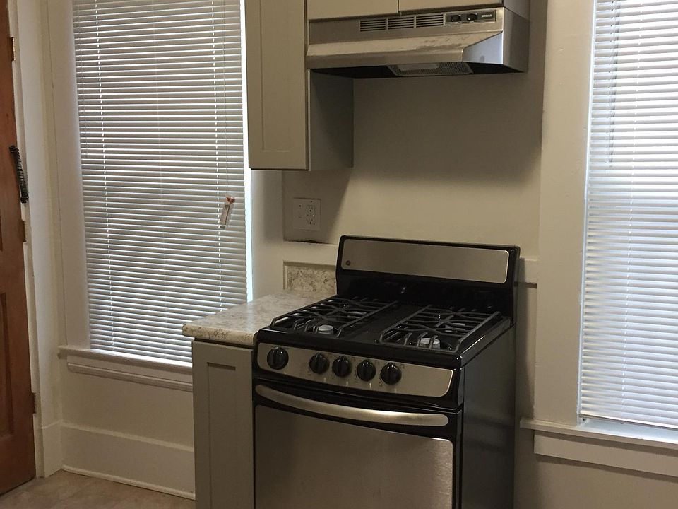 2nd image of 198 Charlotte St #1