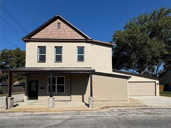 319 W Laurel St, Millstadt, IL 62260