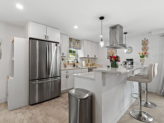 5th image of 2253 Washington St #1