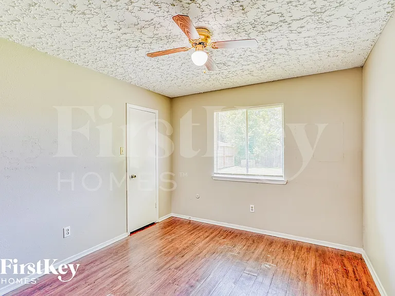 15706 Tammany Ln — Photo 16