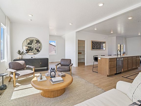 4th image of 565 E Levengrove Dr #1161