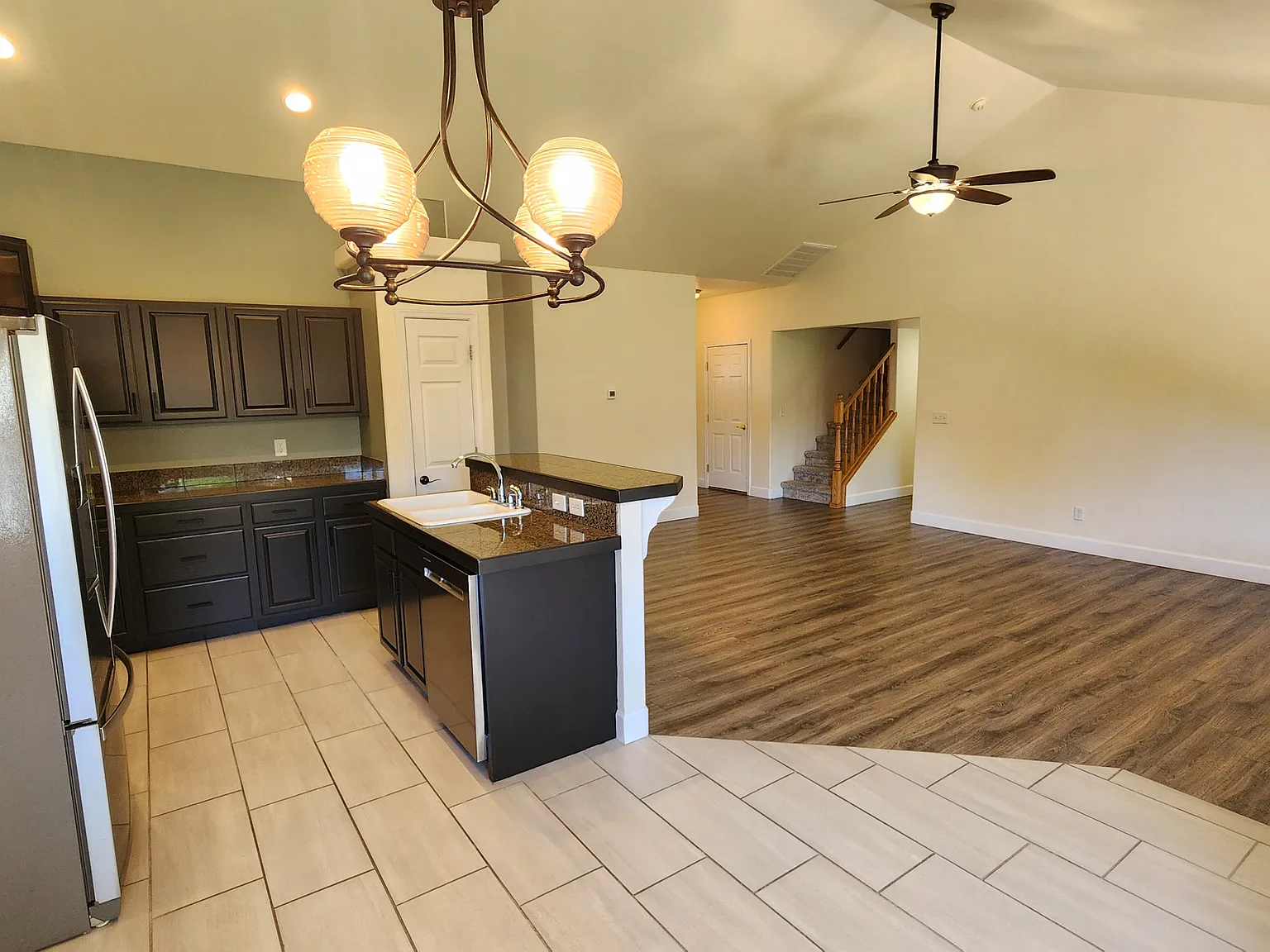 4 bed, 1930 sqft, $2,700 — Photo 3
