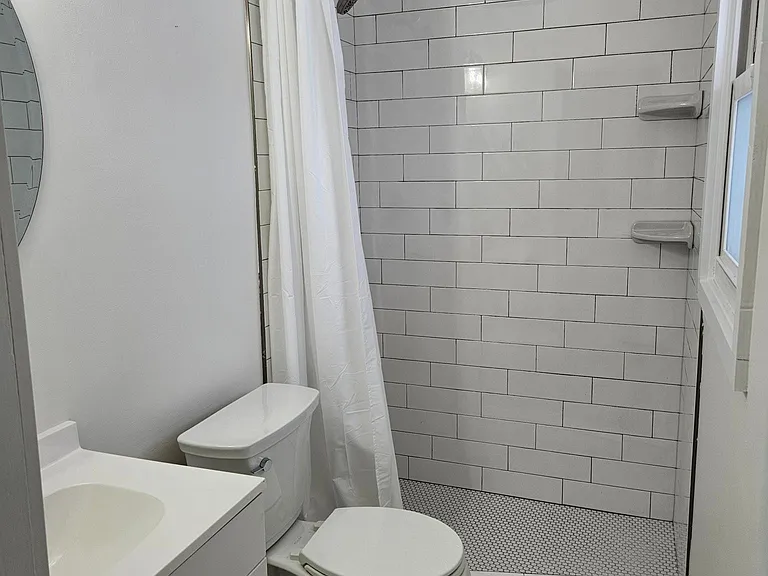 2104 Northview Ct NE — Photo 11