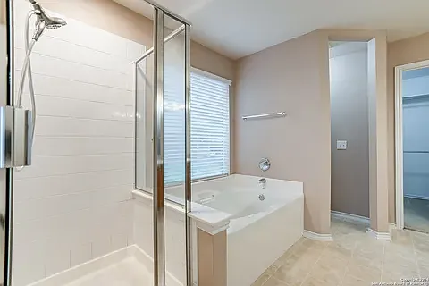 8102 Rosespur Park — Photo 14