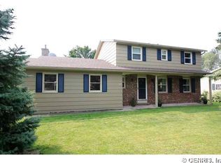 8 Paddington Dr, Rochester, NY 14624
