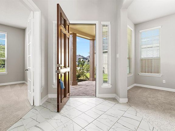 5th image of 28922 Woods Rose Court