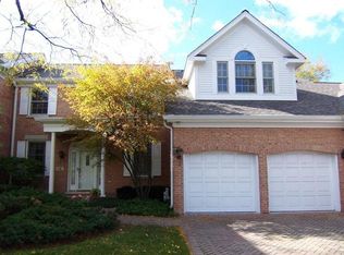 10 E Old Mill Ln, Burr Ridge, IL 60527