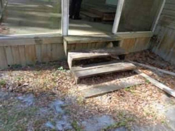 5th image of 349 NE 642nd St