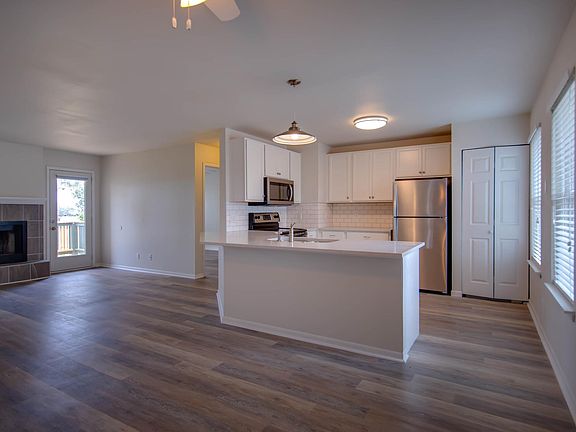 3rd image of 302 Saint Andrews St APT G202