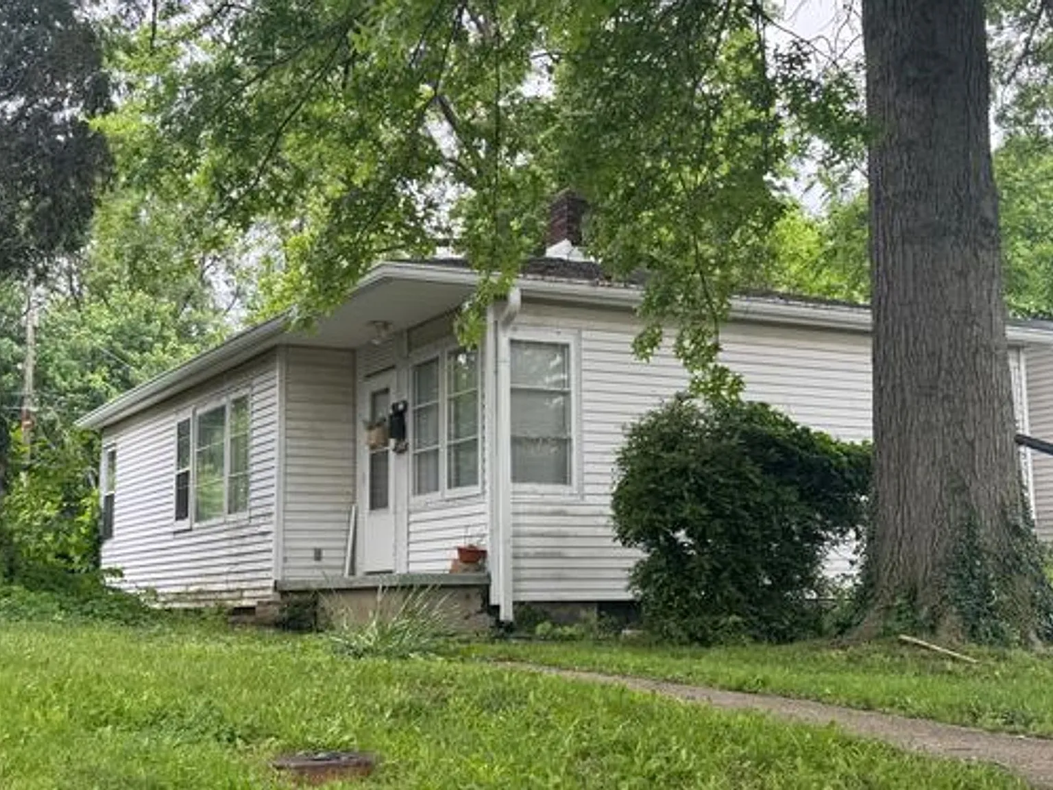 200-202 E 16th — Photo 1