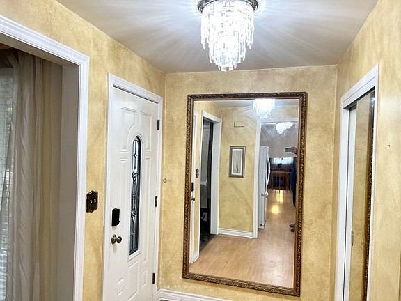 2nd image of 764 Eaglemount Cres