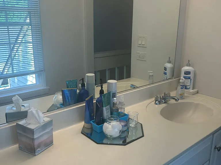 916 Vose Dr — Photo 11