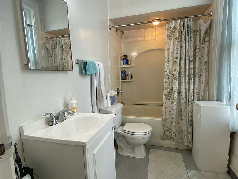 5528 Howe St #3 — Photo 3