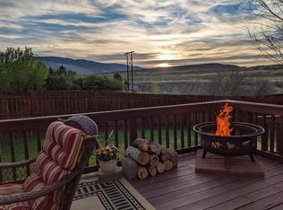 1202 Blue Water Ct, Cody, WY 82414