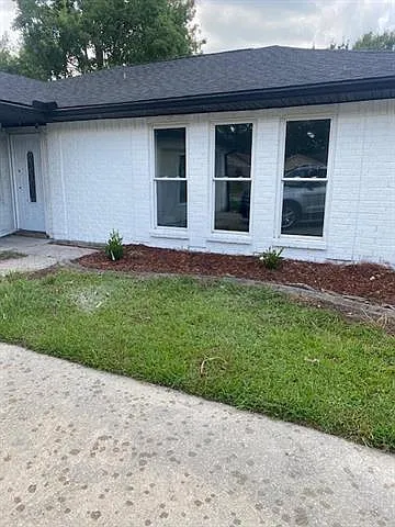 4 bed, 2.0 bath, 1905 sqft, $2,100 — Photo 2