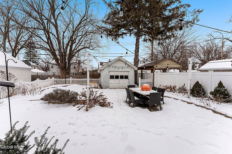 3rd image of 130 Rosemont Street
