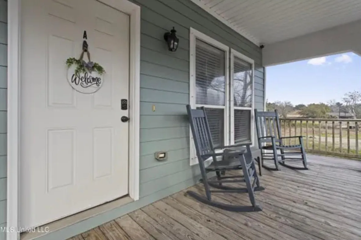 273 Benachi Ave — Photo 2