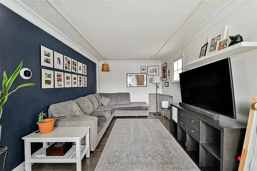 371 McKay Ave. — Photo 4