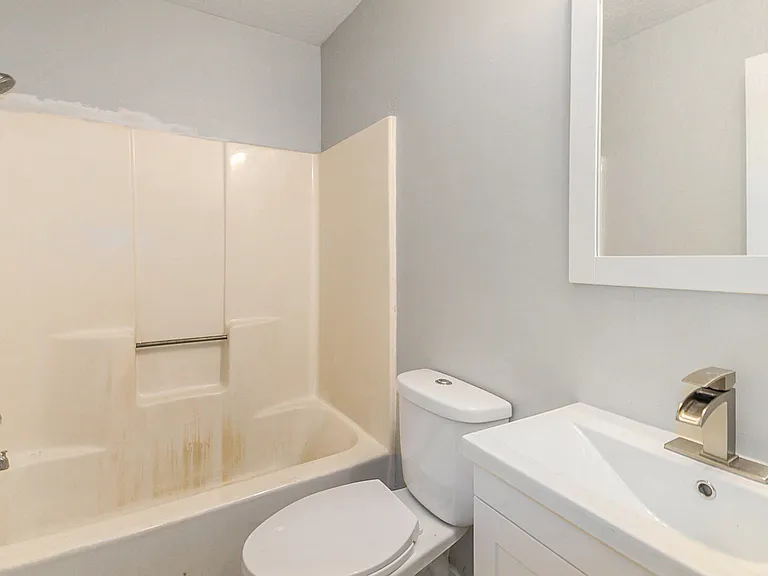 315 Smith St — Photo 14